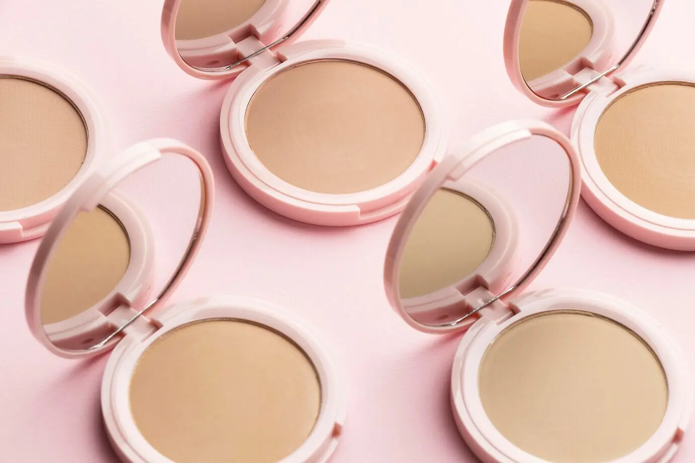 High-angle arrangement of powders